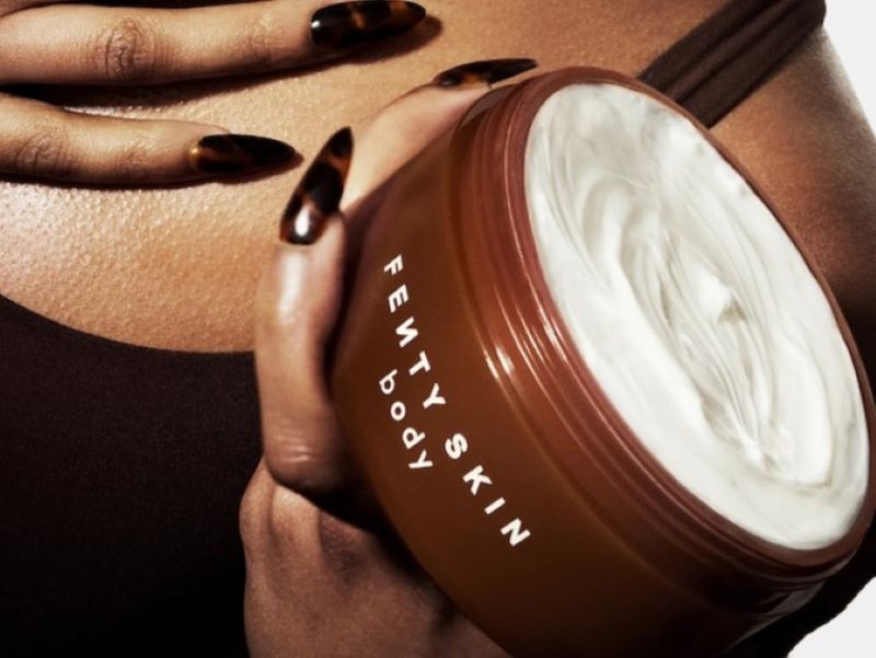 Fenty Skin associe le parfum « Amber Bouquet » à deux soins corps
